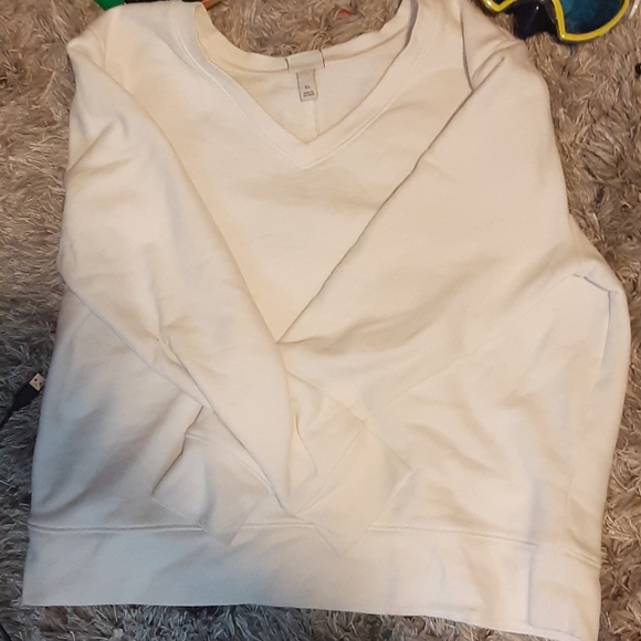 White sweater - Picture 1 of 1